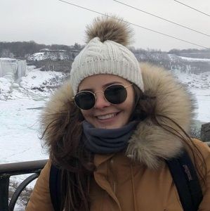 Meet your Posher, Maria fernanda